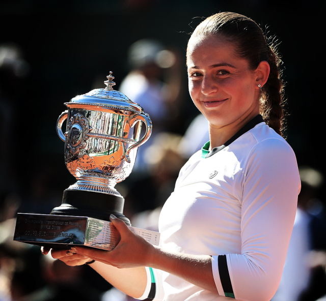  阿扎伦卡新星关键助攻表现惊艳，DWG未来可期！乐鱼体育官方