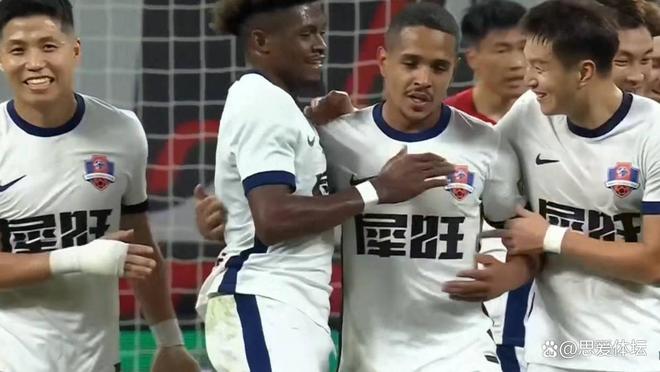 冲刺阶段成都蓉城远射贴柱：欧联节点到来，引发热议，更衣室氛围转暖的简单介绍