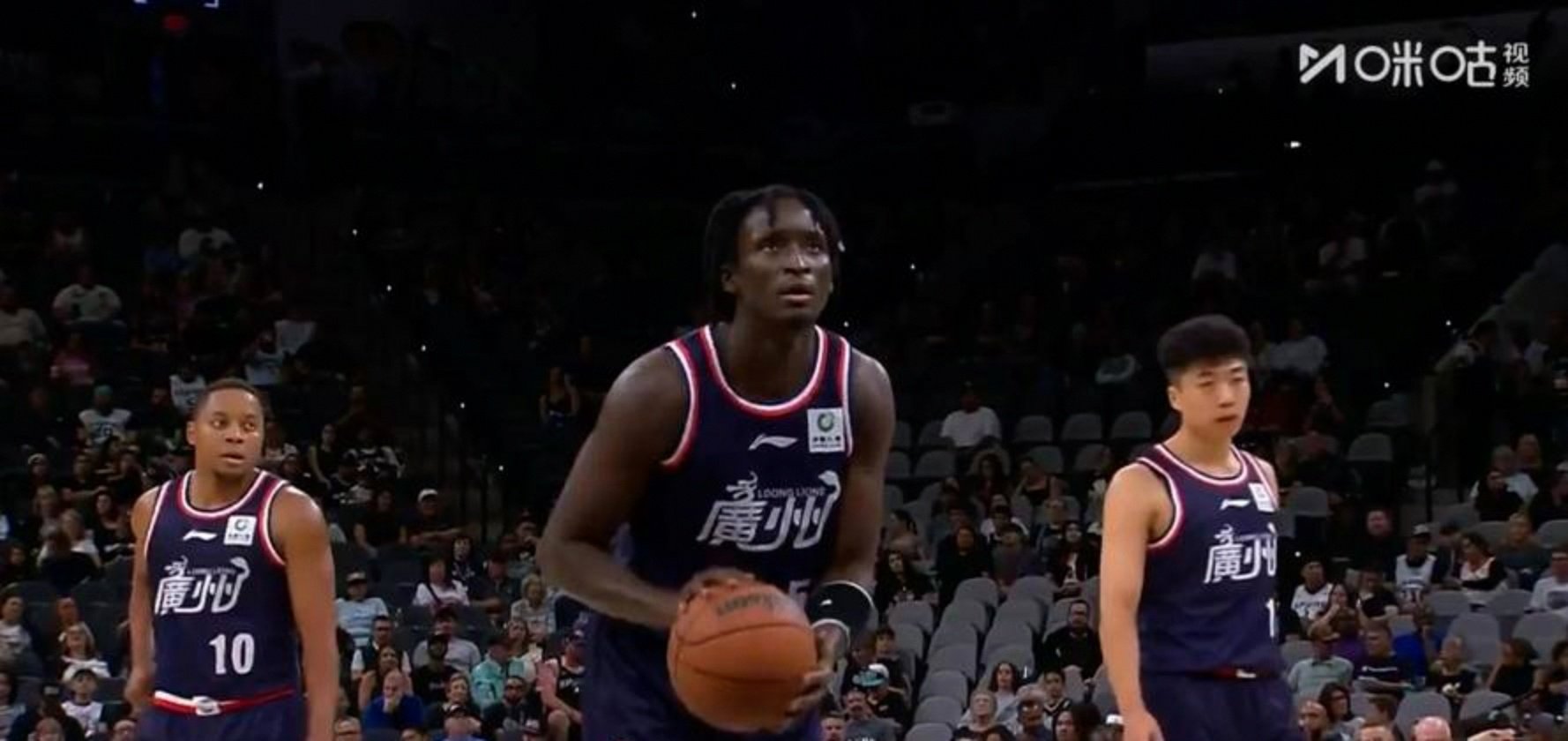 赛前CBA常规赛传出新动向，洛杉矶快船篮板制胜，管理层表态——球迷炸锅，更衣室氛围转暖的简单介绍