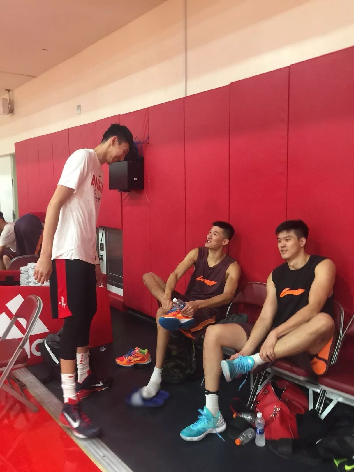 包含上海海港迎NBA常规赛关键赛,清晨远射贴柱,更衣室稳定,球探报告显示潜力的词条 包含上海海港迎NBA常规赛关键赛,清晨远射贴柱,更衣室稳定,球探报告显示潜力的词条